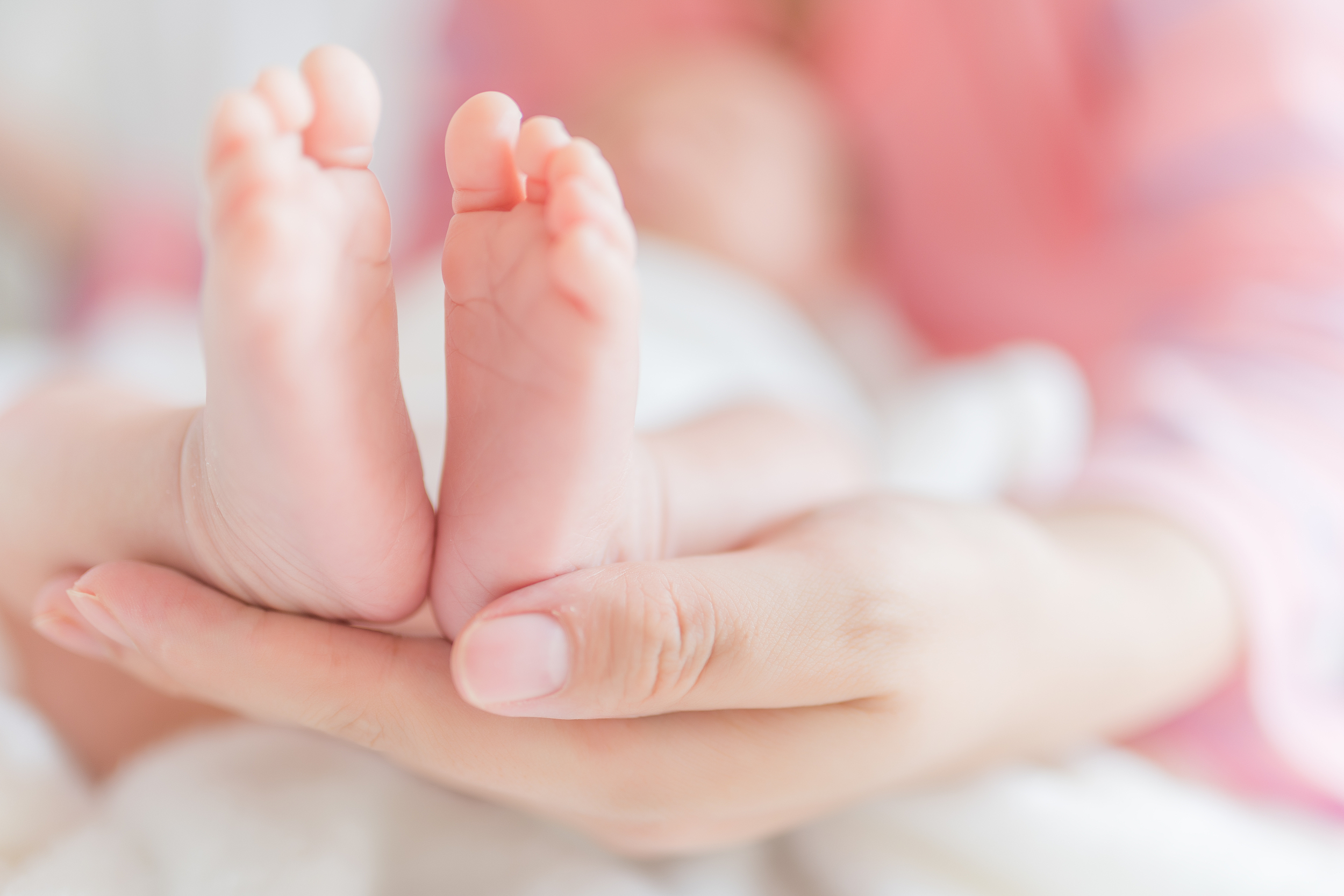 一个月新生儿感染新冠怎么办,新生儿感染新冠的治疗方法