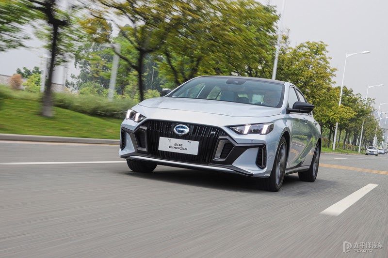 15W买混动，是自主香还是合资强？影豹混动和雷凌双擎打起来了...