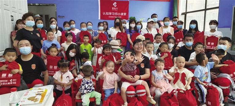 一抹志愿红温暖在冰城,一抹志愿红温暖战疫路