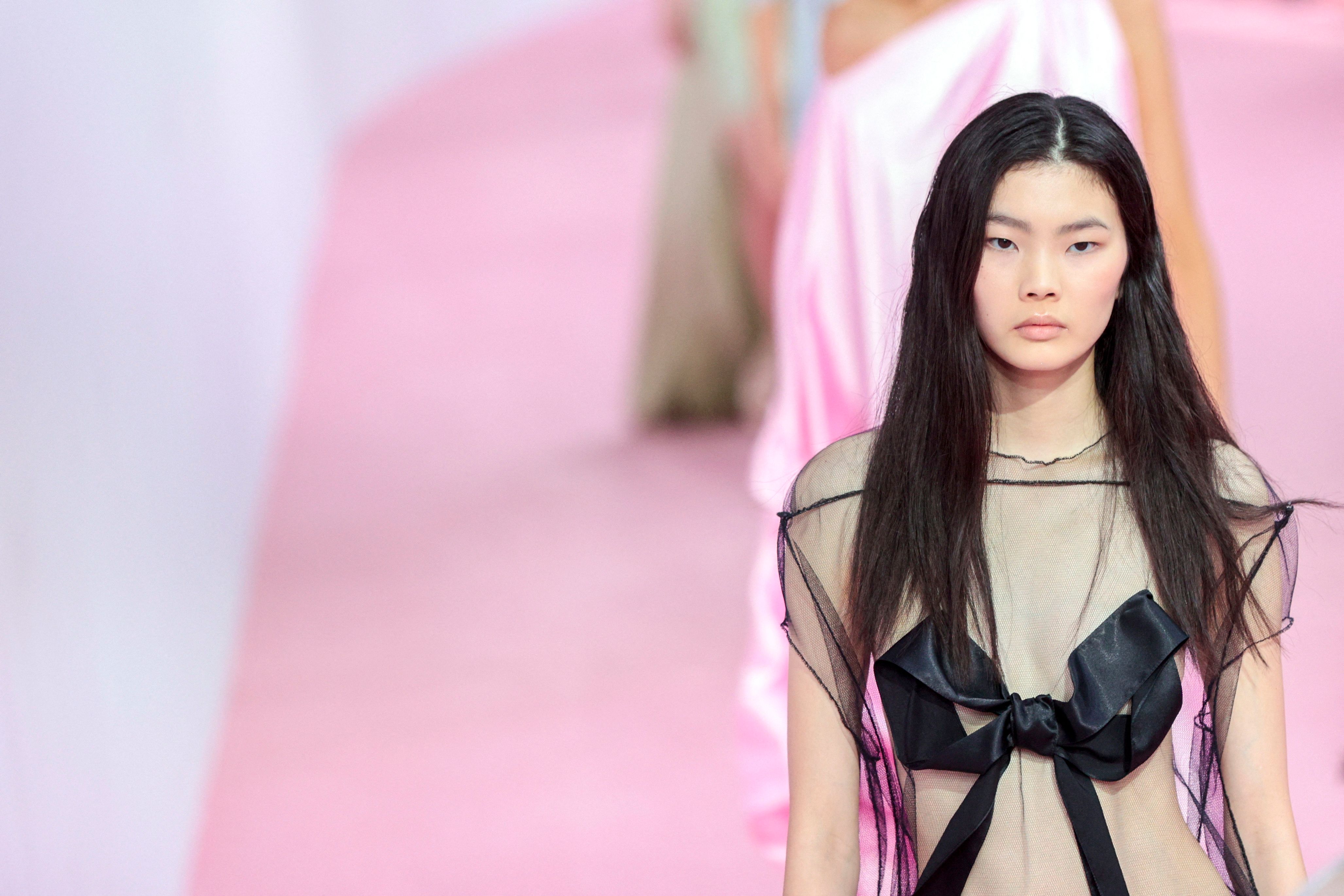 巴黎时装周ninaricci品牌时装秀,巴黎时装秀acne2023秋冬