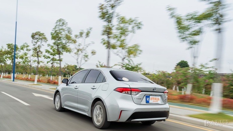 15W买混动，是自主香还是合资强？影豹混动和雷凌双擎打起来了...