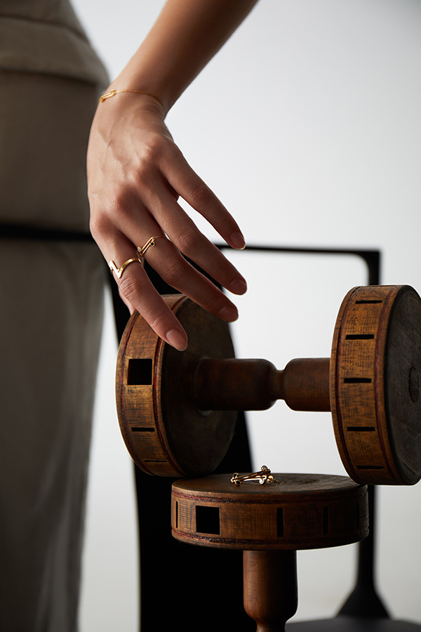 今日消费资讯：BALMAIN带来2022秋冬系列全新大片、YIN隐入驻连卡佛