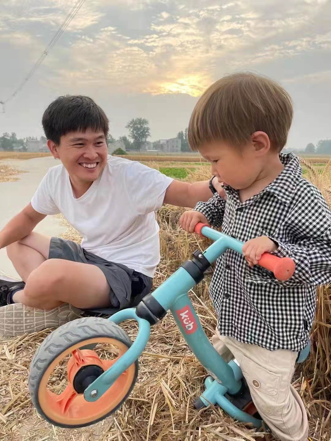 女子16年涨薪60倍回农村：小学没毕业，北漂期间学电脑，考会计证，成为产品经理，“踏实等风来”