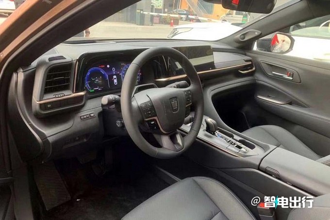 丰田全新皇冠国内实车曝光,日本丰田2020款皇冠轿车