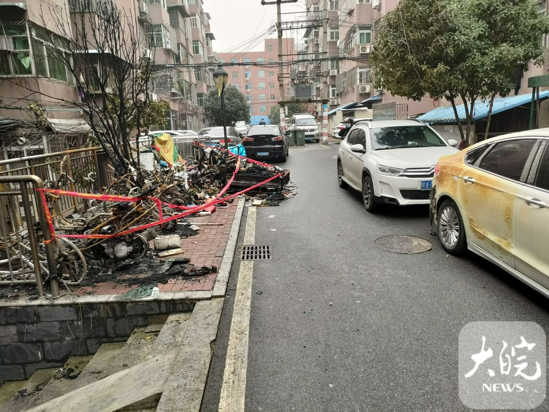 合肥某小区发生火灾事件,合肥一高层住宅楼深夜突发火灾