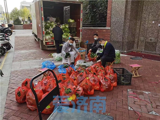 “大白”化身配送员济南各区县全力保障百姓“柴米油盐”充足