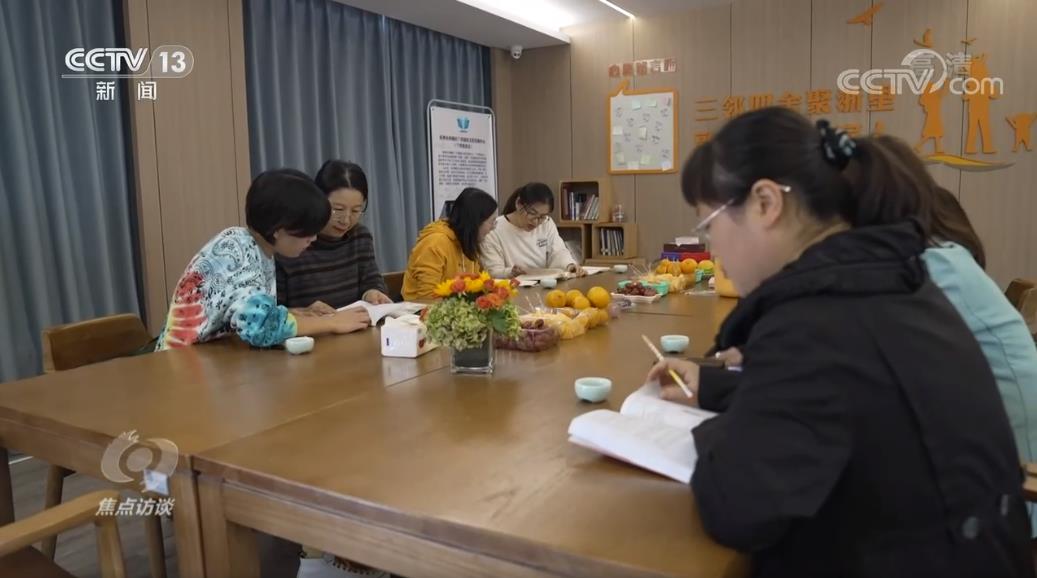 焦点访谈《新征程奋斗者》,焦点访谈新征程上党旗飘扬