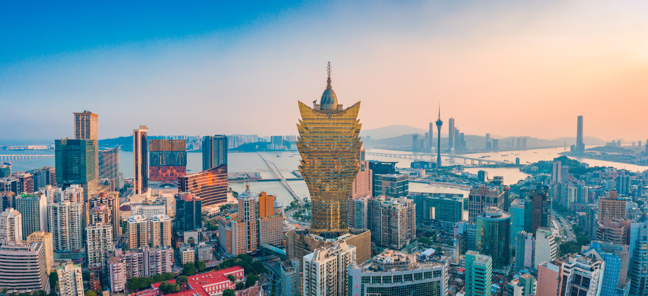 单日5万旅客涌入澳门：*场赌**生意又火爆起来，买手信要排两个钟