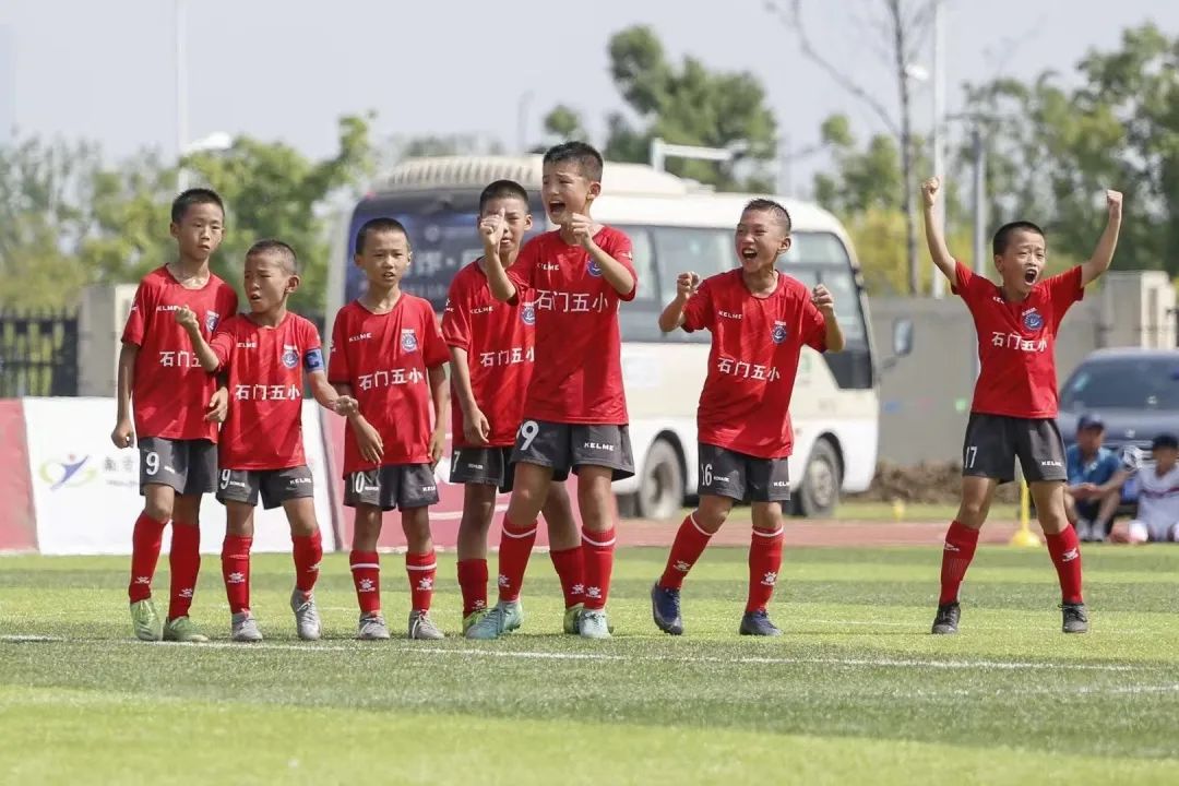 我的足球队,我的足球队昂首向前