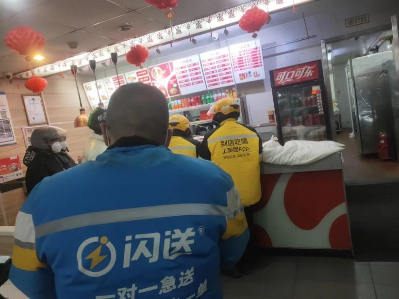 新手日入1500元?“临时骑手”初体验:戴5层口罩,手脚冻到麻木,不少人选择继续干下去