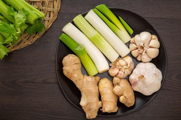 莴笋是发物吗什么病人不能吃,老公鸡是发物吗哪些人不能吃