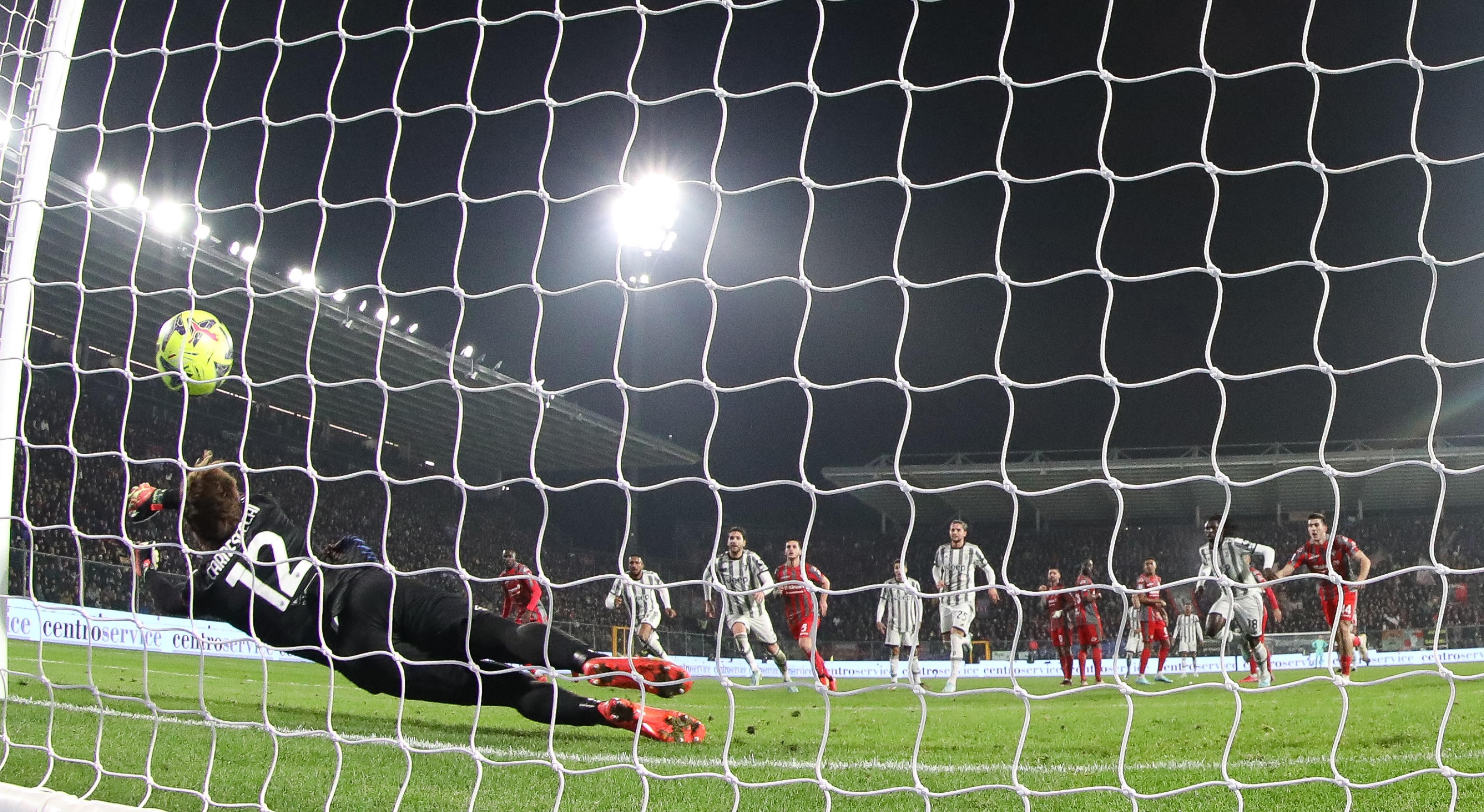 外代二线巴塞尔,尤文图斯vs克雷莫内塞首发阵容