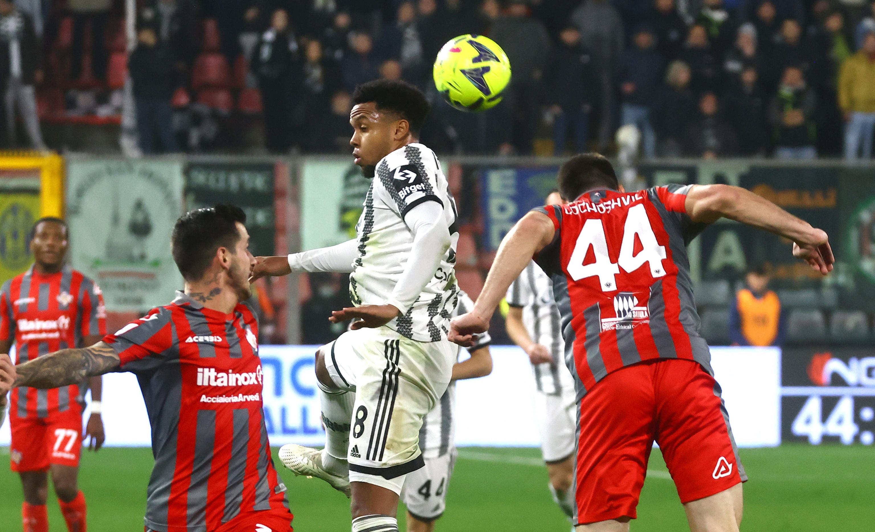 外代二线巴塞尔,尤文图斯vs克雷莫内塞首发阵容