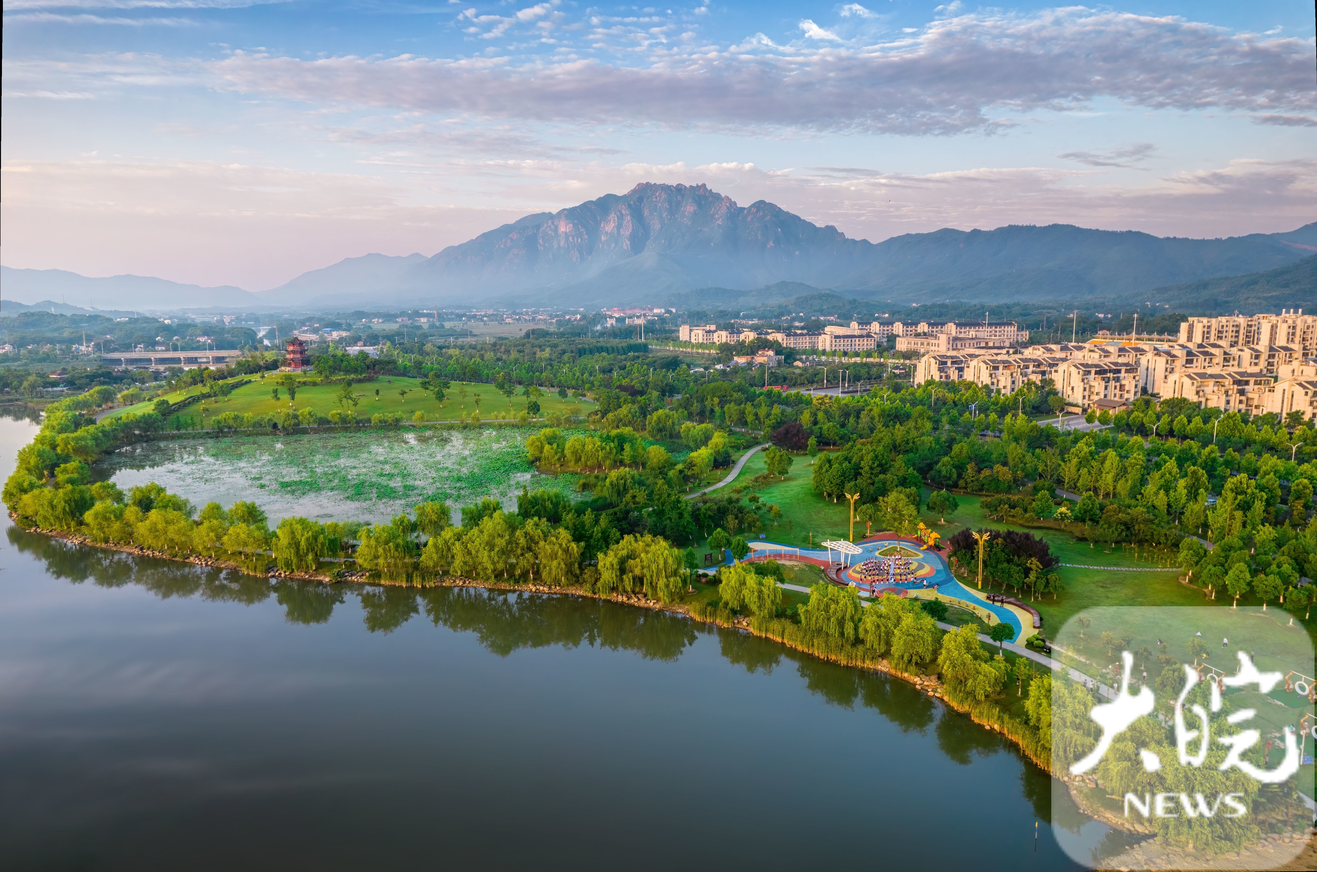 行稳致远谋发展同心协力奔小康,行稳致远推动高质量发展