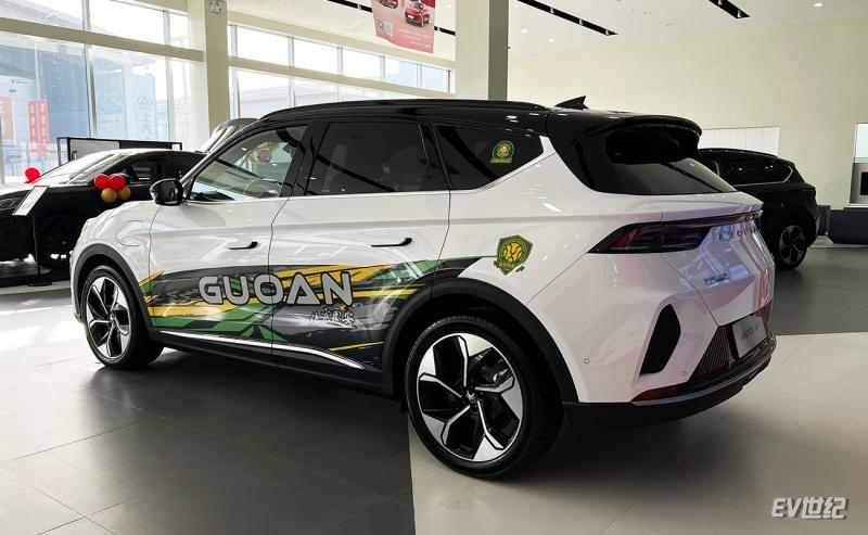 性能不变但细节拉满到店体验极狐阿尔法T国安版车型