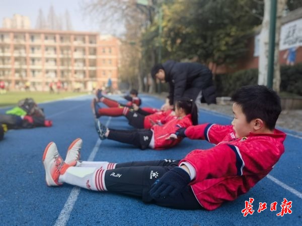 瓒崇悆灏忓皢灏忚姳,瓒崇悆灏忓皢瀵掑亣姣旇禌