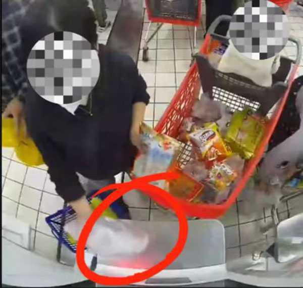 男子超市零元购被抓求饶,女子在7家商场零元购被抓