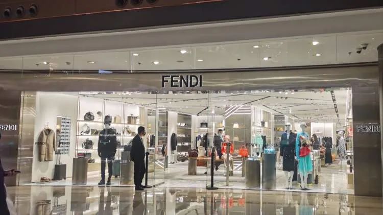 涨价的奢侈品,大排长龙奢侈品