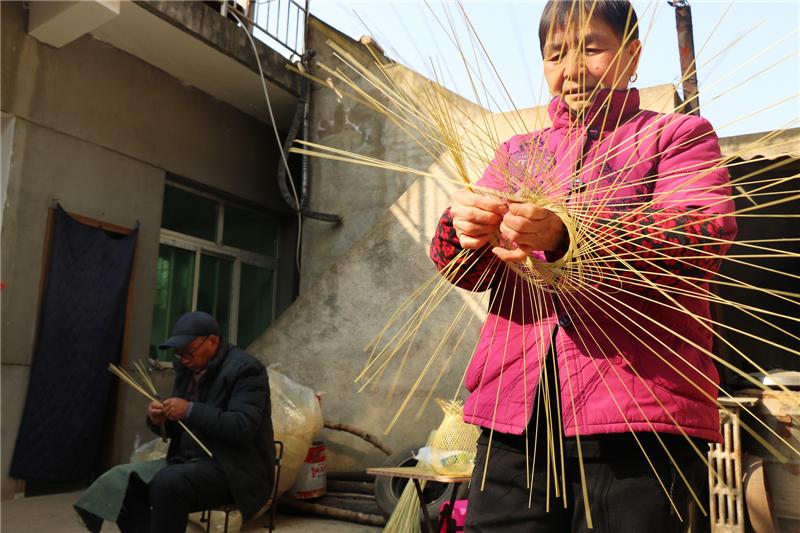 视频｜探访伯坊村里的“夫妻档”灯笼匠人
