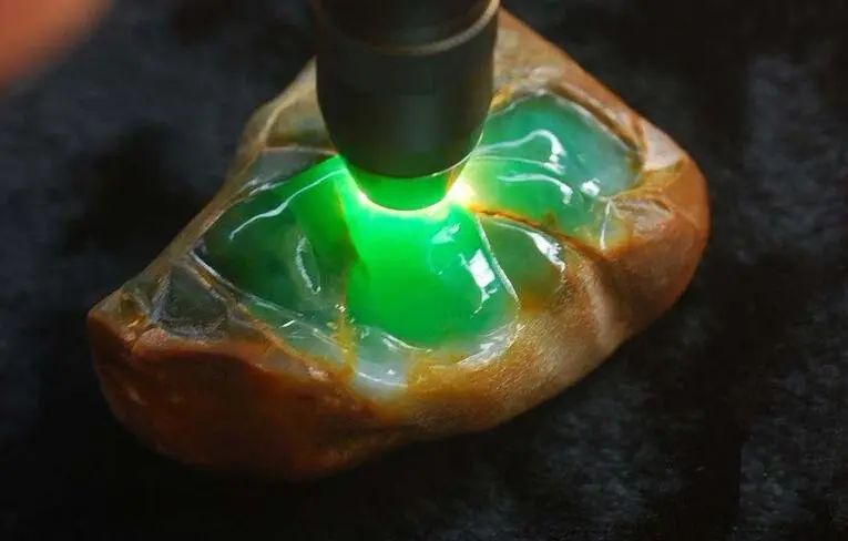 在直播间里买翡翠真能捡漏吗,还在直播间买翡翠注意什么