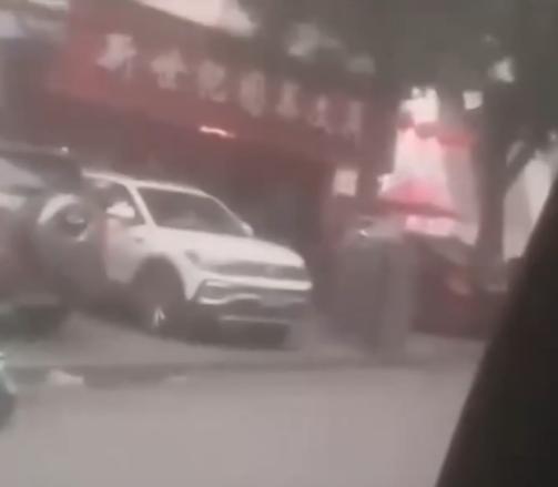 “5本花了189元”，湖北一小学生曝光老师指定书店买书