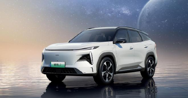 银河l7和银河e5选哪个好,吉利银河l7银河炫彩白