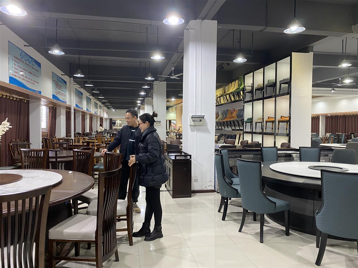 咖啡豆销量翻倍,酒店用品大批换新,折射商贸市场回暖——汉口北近千家“小店”新年换新颜