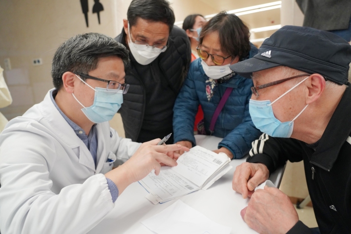 “高眼压”要紧吗？青光眼的衣食住行有哪些注意事项？浙大眼科医院开展世界青光眼周公益宣讲