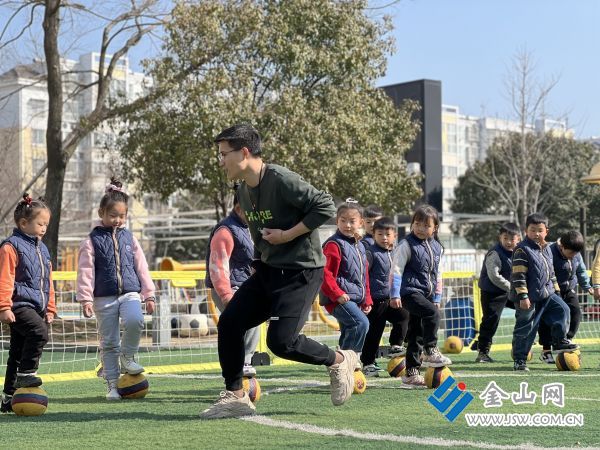 平昌幼儿园早操,幼儿园足球教研活动简报