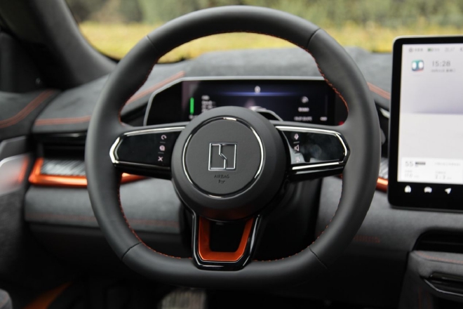 兼顾豪华与操控试驾2023款极氪001YOU版