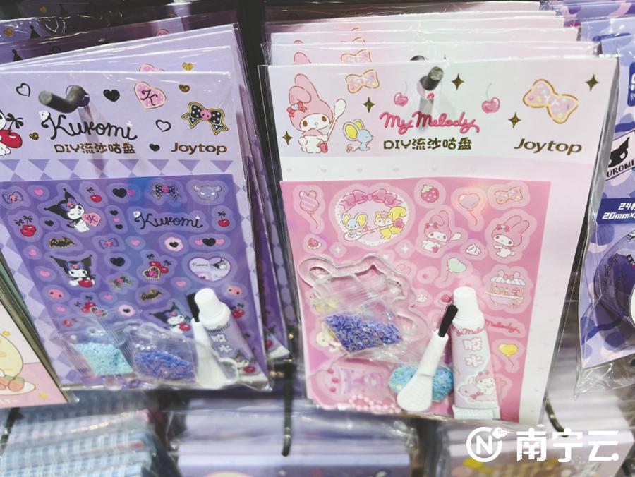 “咕卡”在南宁悄然流行学生爱不释手专家:要把握好时间