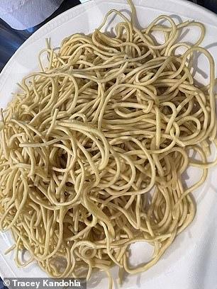 英国近400家酒店养难民，吃不到新鲜蔬果，当地居民抱怨一切都变了