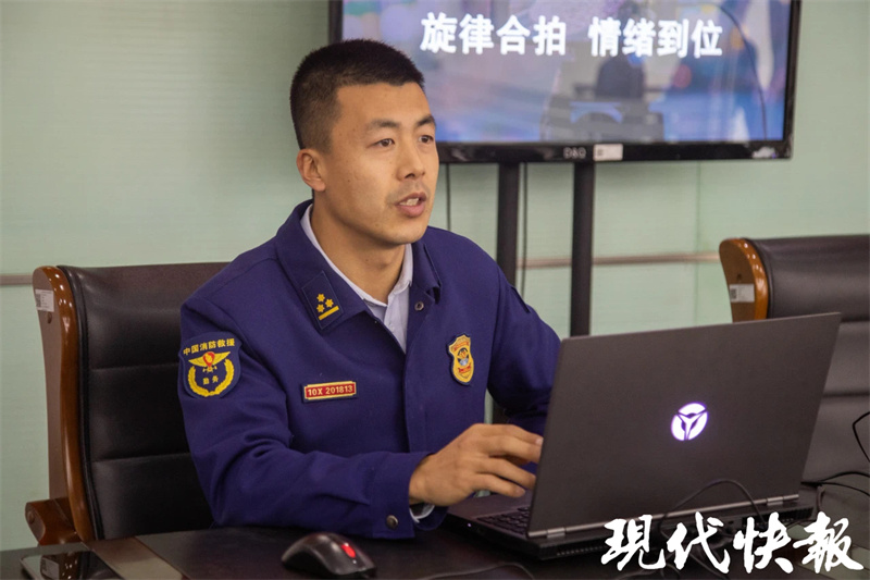 消防员中国达人秀,消防员花式秀绝活