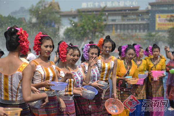 久违的一年一度泼水节,久违的泼水节