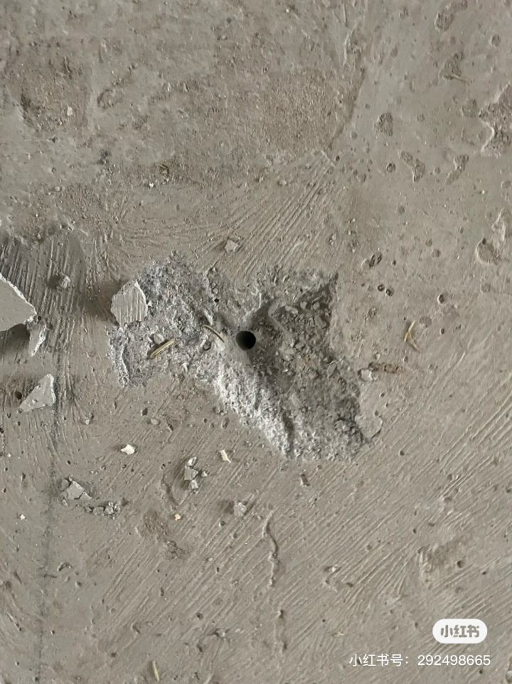 吴女士房子装修,装修导致楼上墙裂