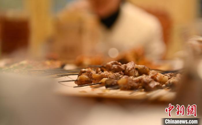 丝路嘉峪关的“食尚赶烤路”：魏晋风韵香味浓一把椒盐功夫深