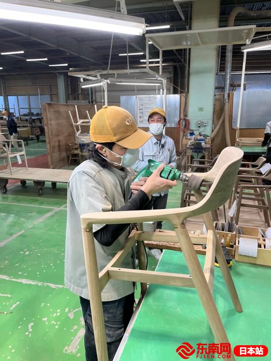 日本广岛的复兴精神：仍在行走的原爆电车与创造经典的曲木工厂