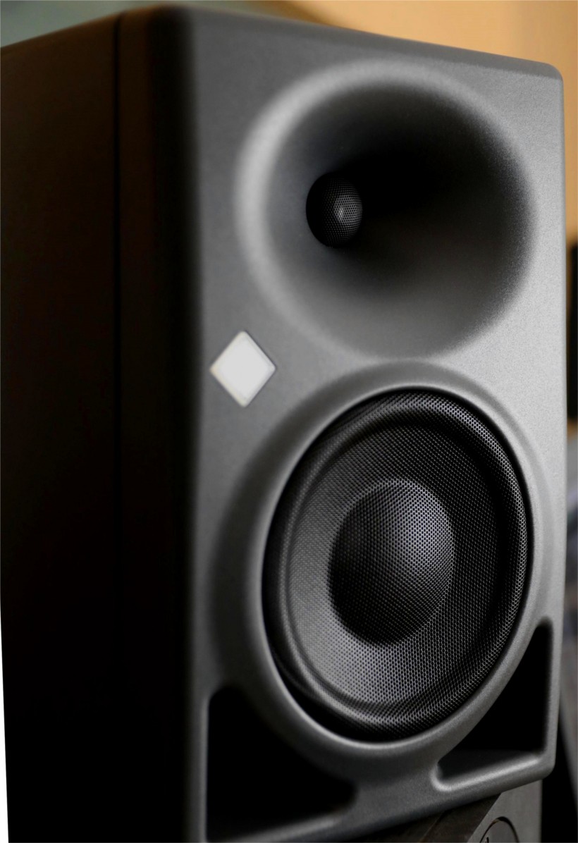 6.5寸德系高品质近场监听的新标杆——Neumann诺音曼KH150监听音箱试听和简评