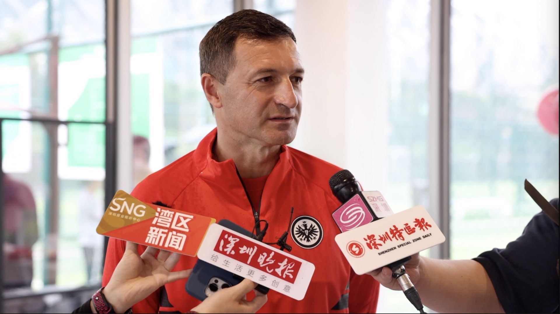 大梅沙景区救人,大梅沙老外救人