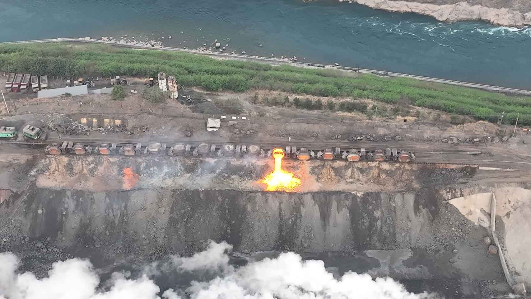 钢渣倾倒金沙江边,大量炽热钢渣水因何倾倒金沙江边