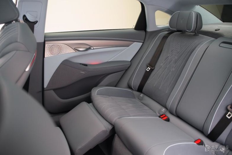 入门即满配岚图追光大定权益焕新