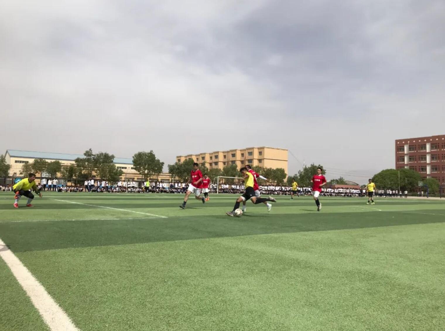 “运动交往、校际交流、文化交融”——巴楚县举行第一届“鹿谊杯”教职工足球邀请赛