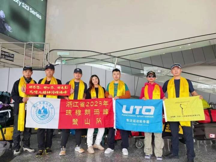 致敬勇敢的爬山女士,登顶珠峰的女将致敬勇者归来