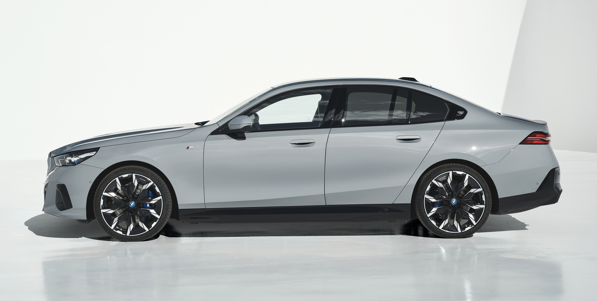 宝马5系大鼻孔两门轿跑敞篷四座,新款宝马5系外观图