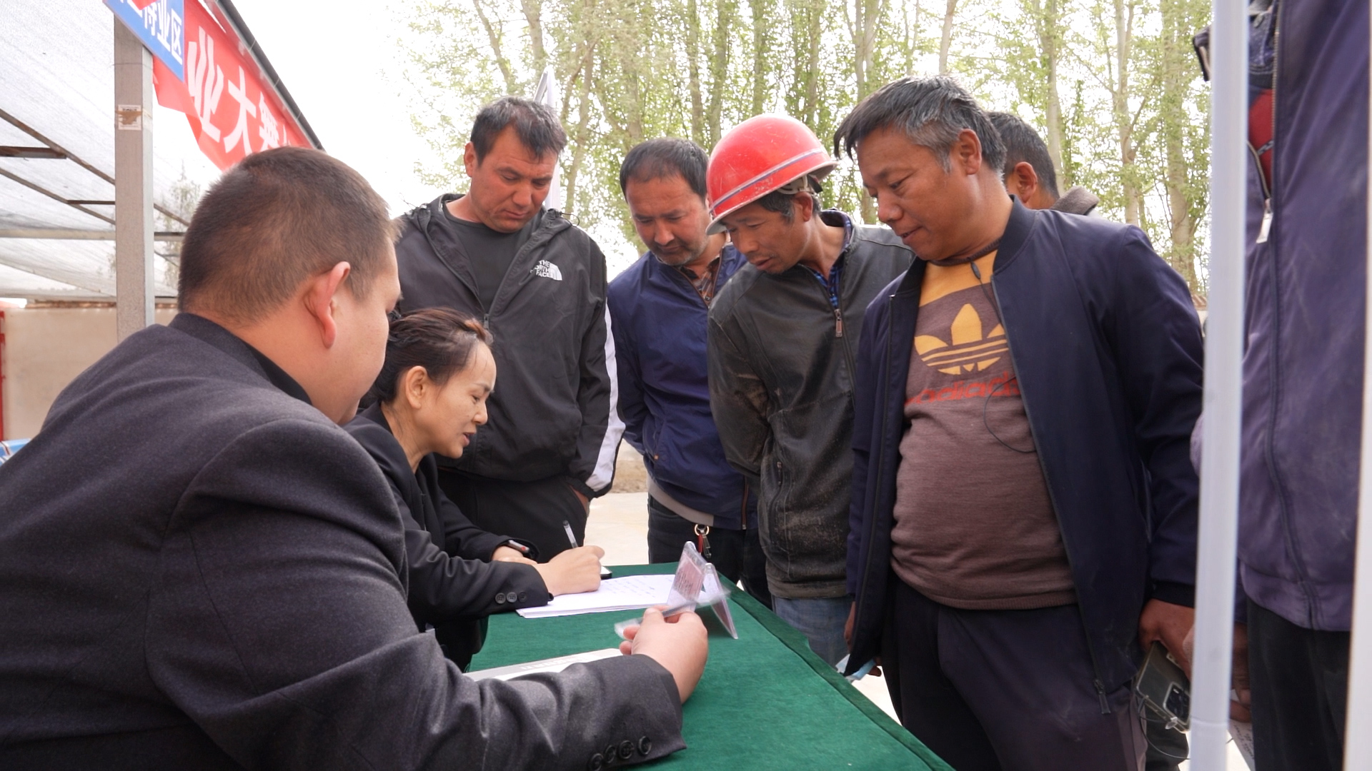 2023年自治区建筑领域专场招聘会在和田市举办专场招聘活动