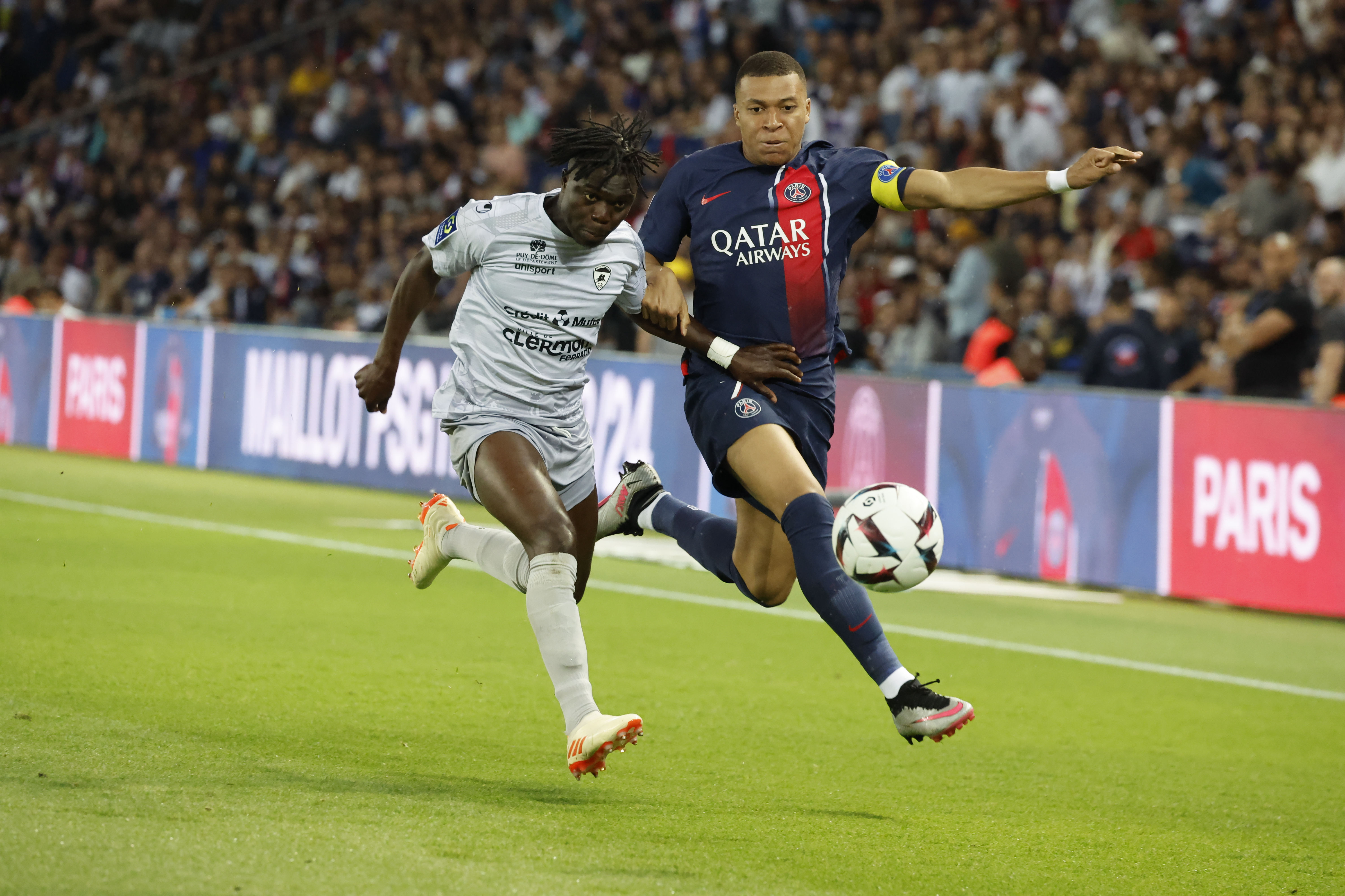 （体育）足球——法甲：巴黎圣日耳曼夺冠