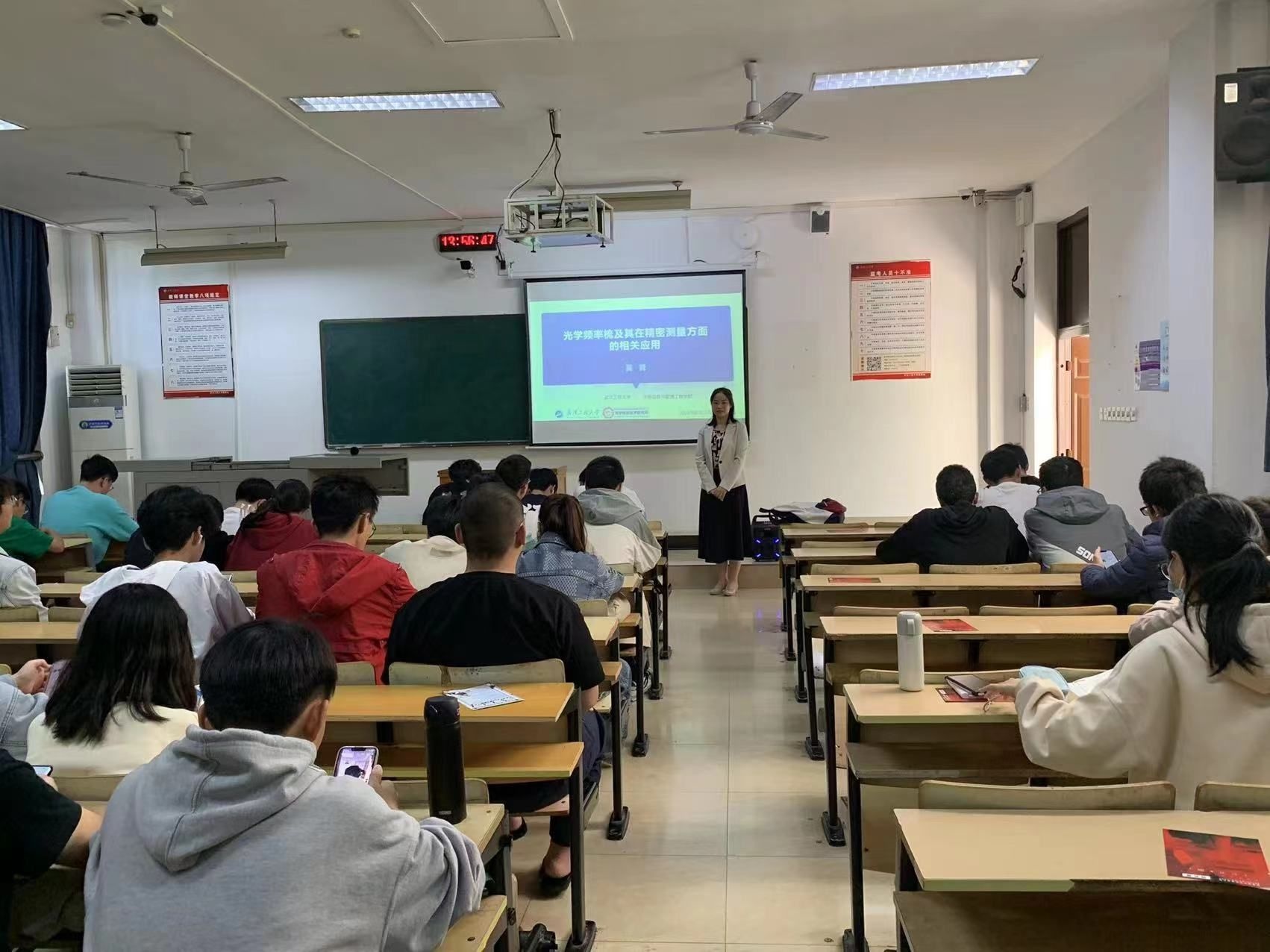 班主任言传身教做好学生的引路人,班主任论坛做学生成长的引路人