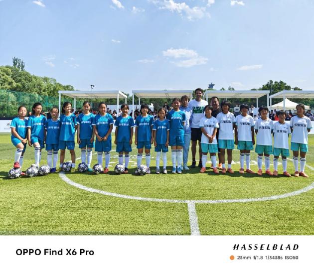 卡卡参加oppo的公益慈善足球比赛,oppo与球星联名
