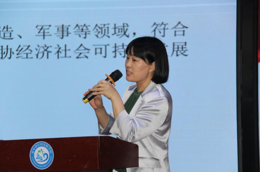 小孩喜欢歪头斜视为什么,小孩歪头斜视