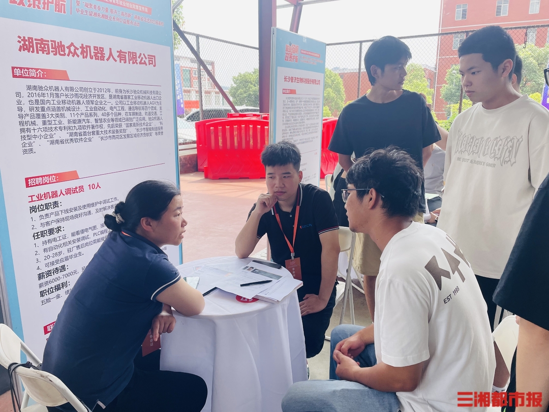 送岗上门促进就业,送岗位送政策送服务招聘会